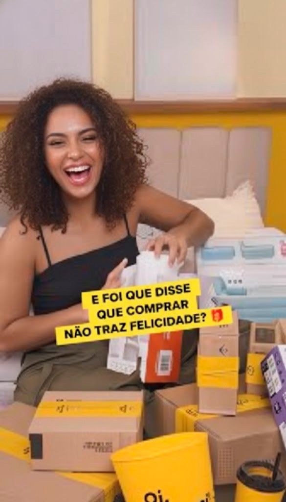 Cliente cercada de caixas do Mercado Livre