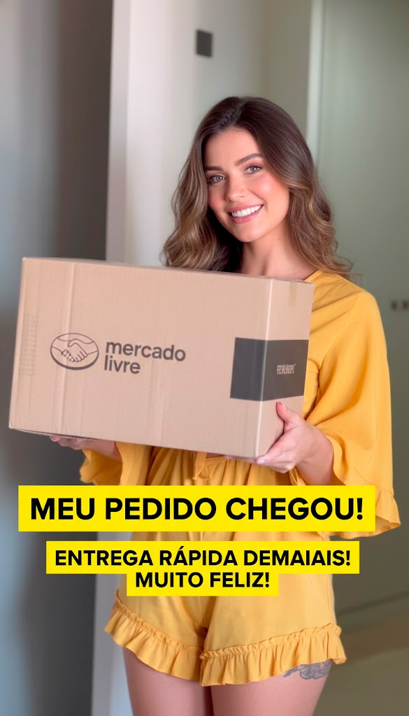 Cliente mostrando caixa do Mercado Livre